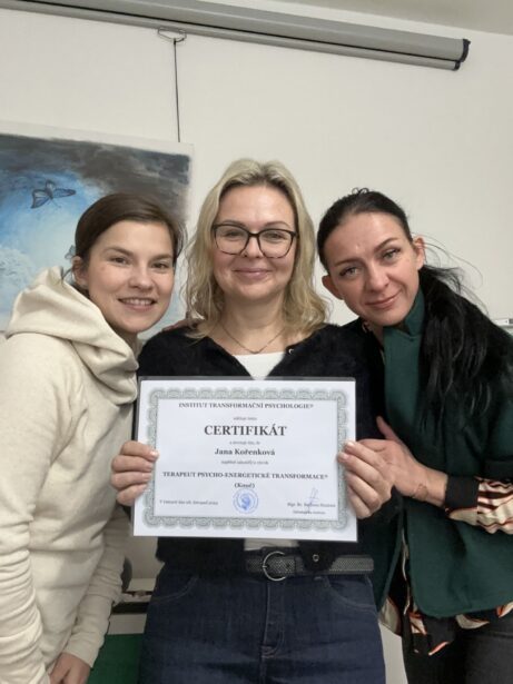 Úspěšné zakončení individuálního výcviku terapeuta.